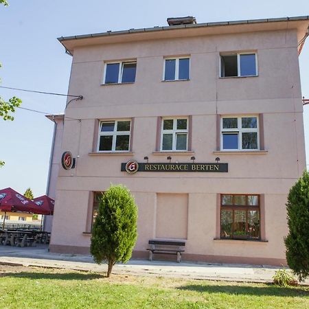 Pension Berten Strasice Strasice  外观 照片