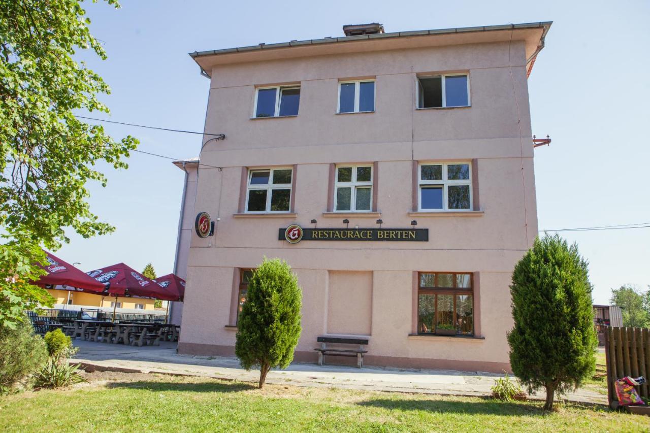 Pension Berten Strasice Strasice  外观 照片